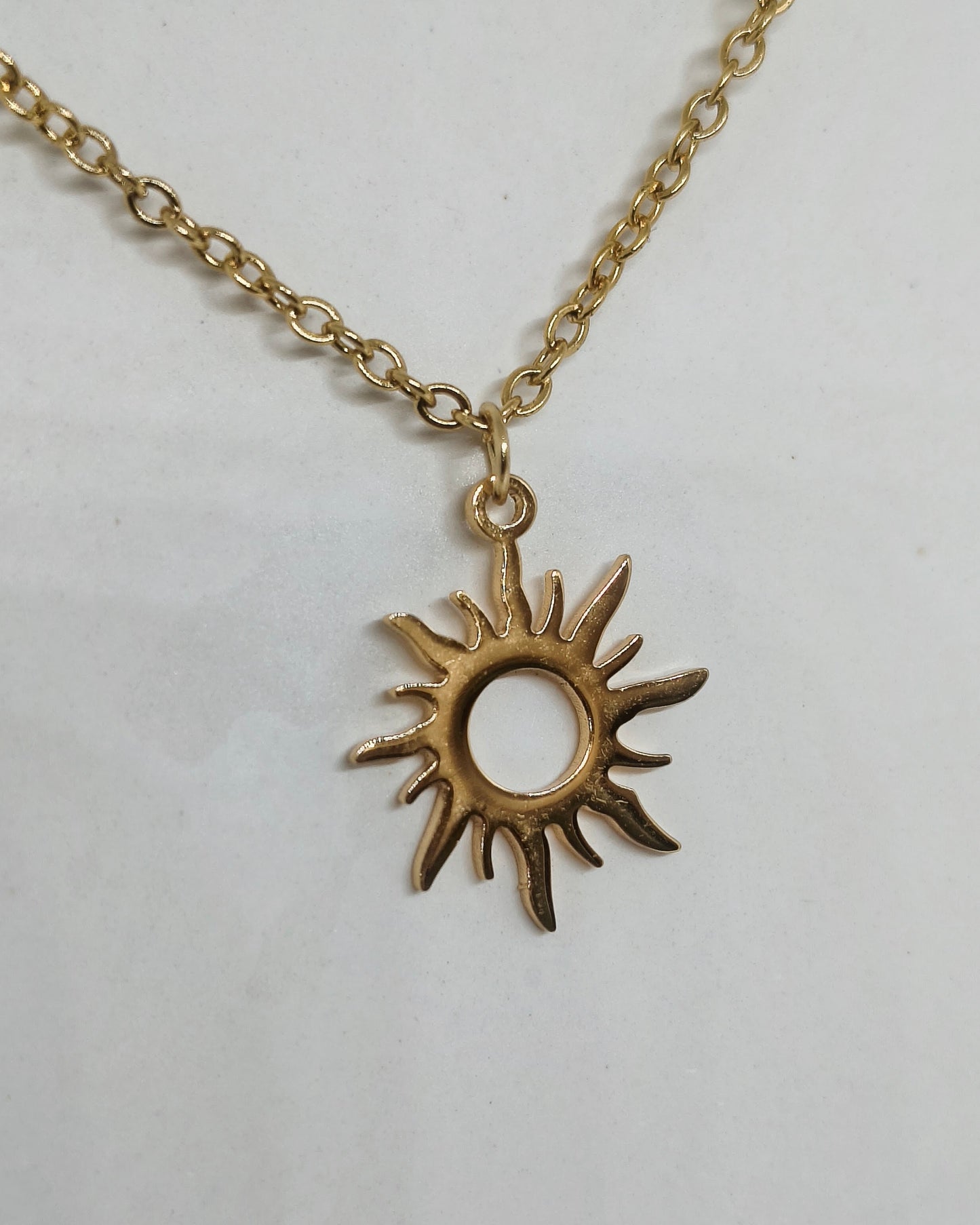 Sun shaped pendant necklace