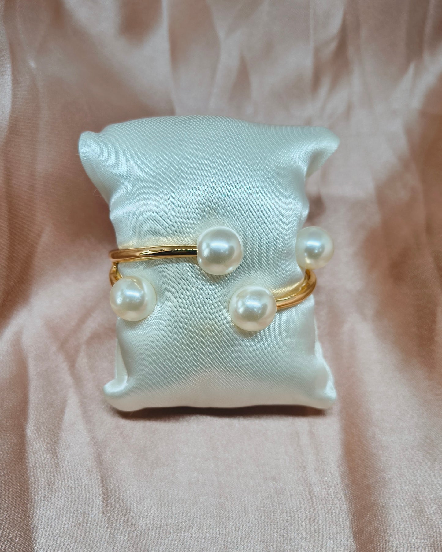 Pearl orbit open kada bracelet