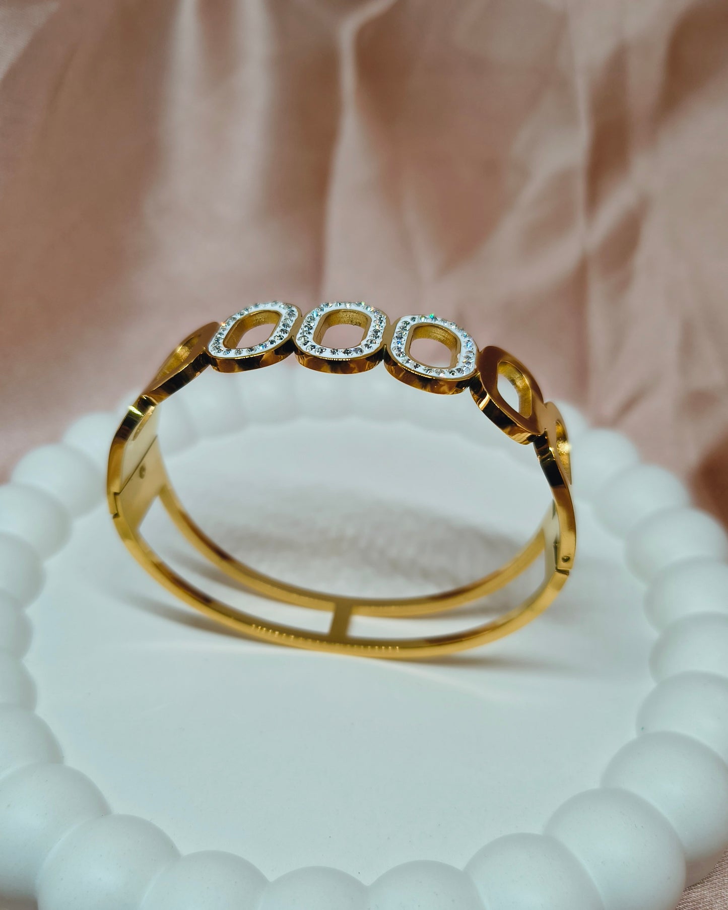 Halo loop crystal kada bracelet