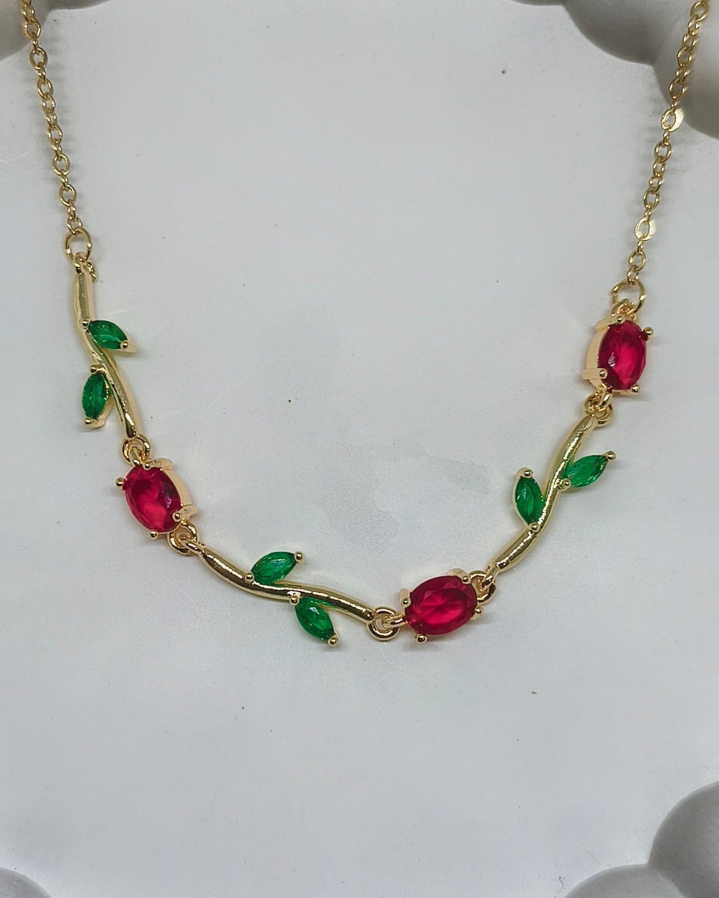 Red & green tulip pendant necklace