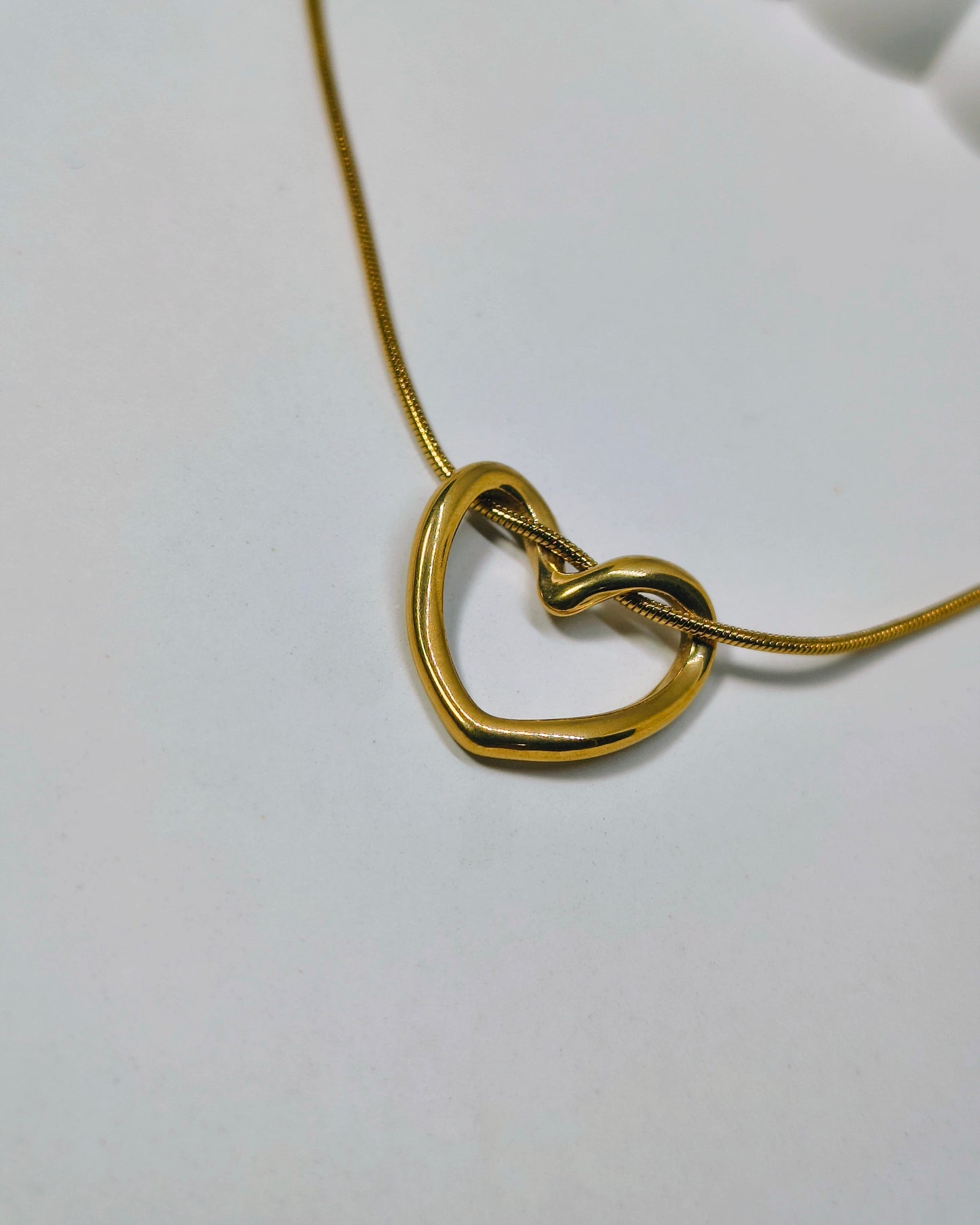 Twisted heart loop pendant necklace