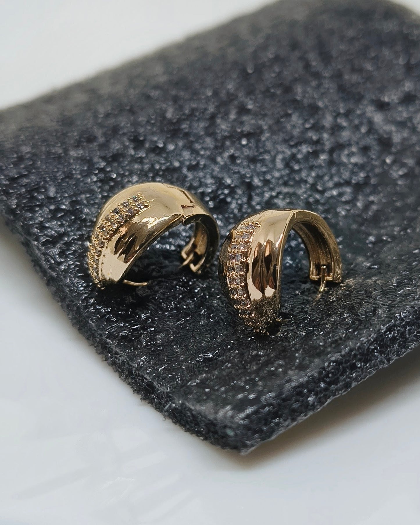 Radiant twist Huggie hoop earrings
