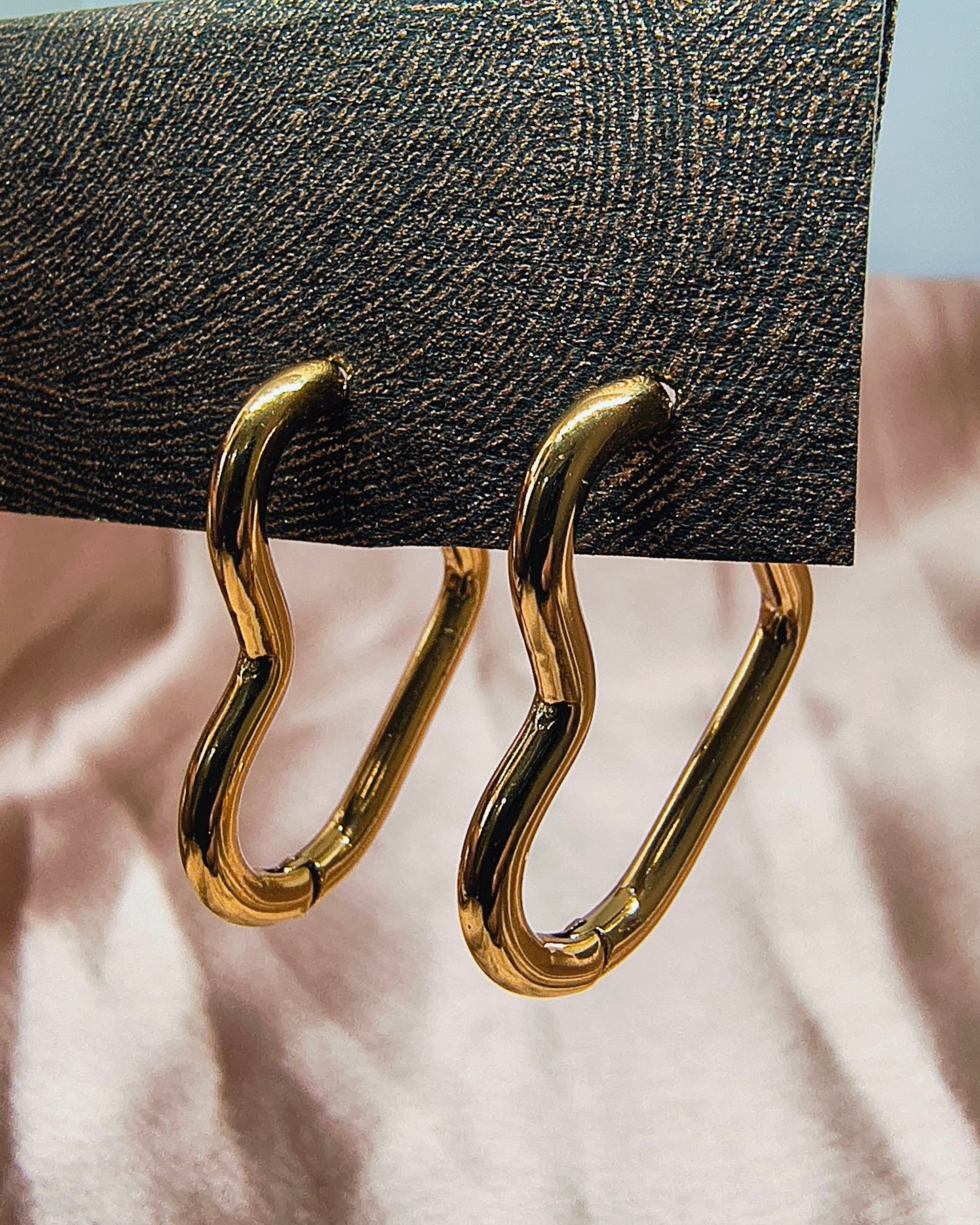 Minimal heart hoop earrings
