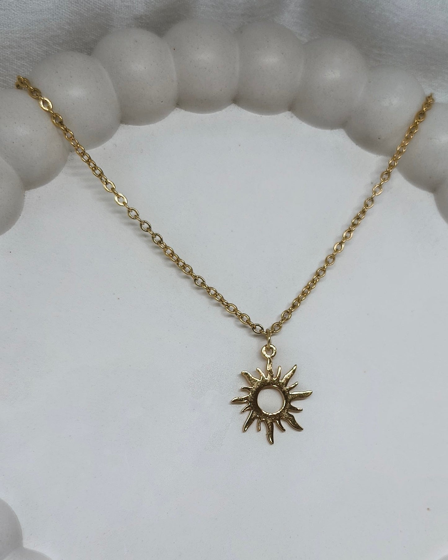 Sun shaped pendant necklace
