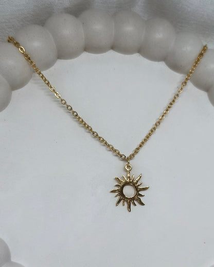 Sun shaped pendant necklace
