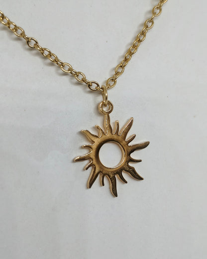 Sun shaped pendant necklace