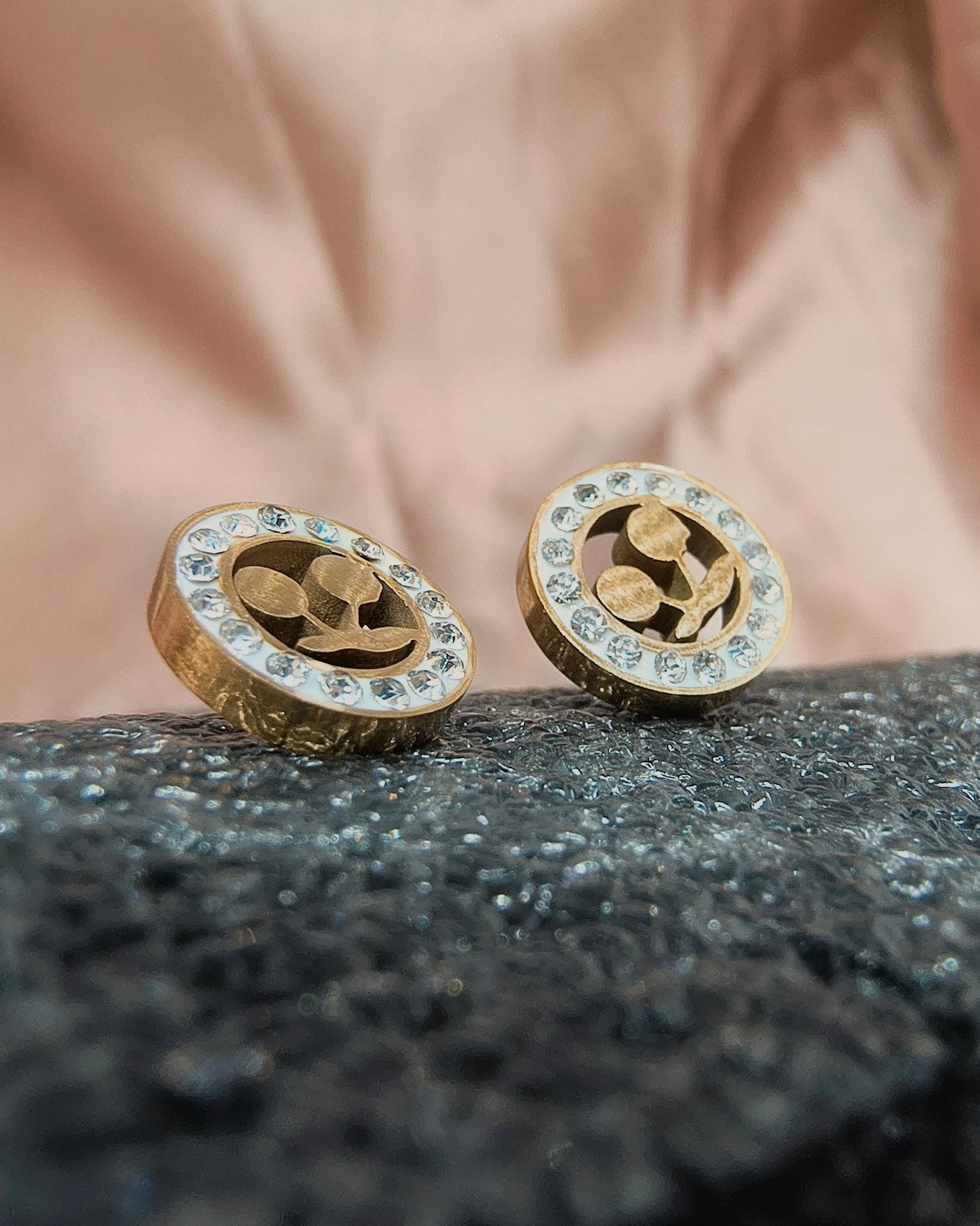 Crystal bloom circle mini stud earrings