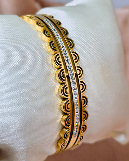 Royale arc crystal kada bracelet