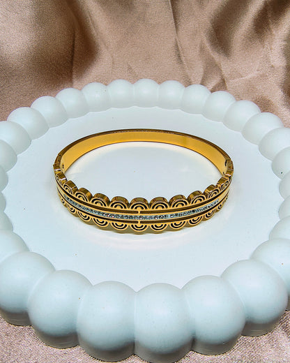 Royale arc crystal kada bracelet