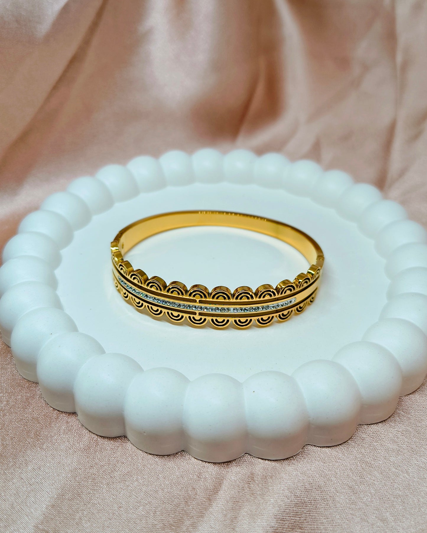 Royale arc crystal kada bracelet