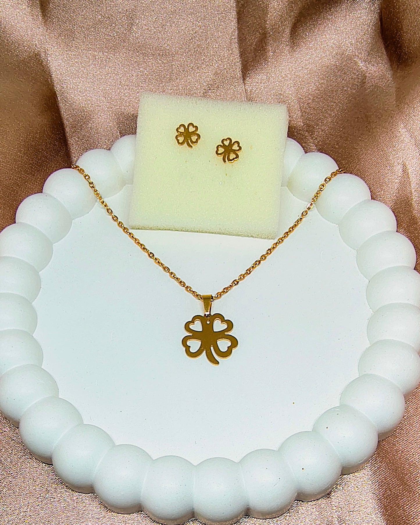 Four leaf clover pendant and stud set