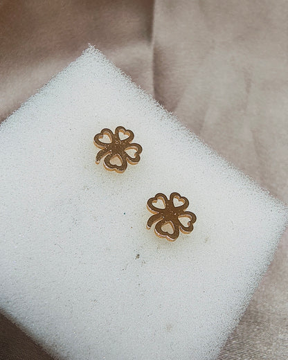Four leaf clover pendant and stud set