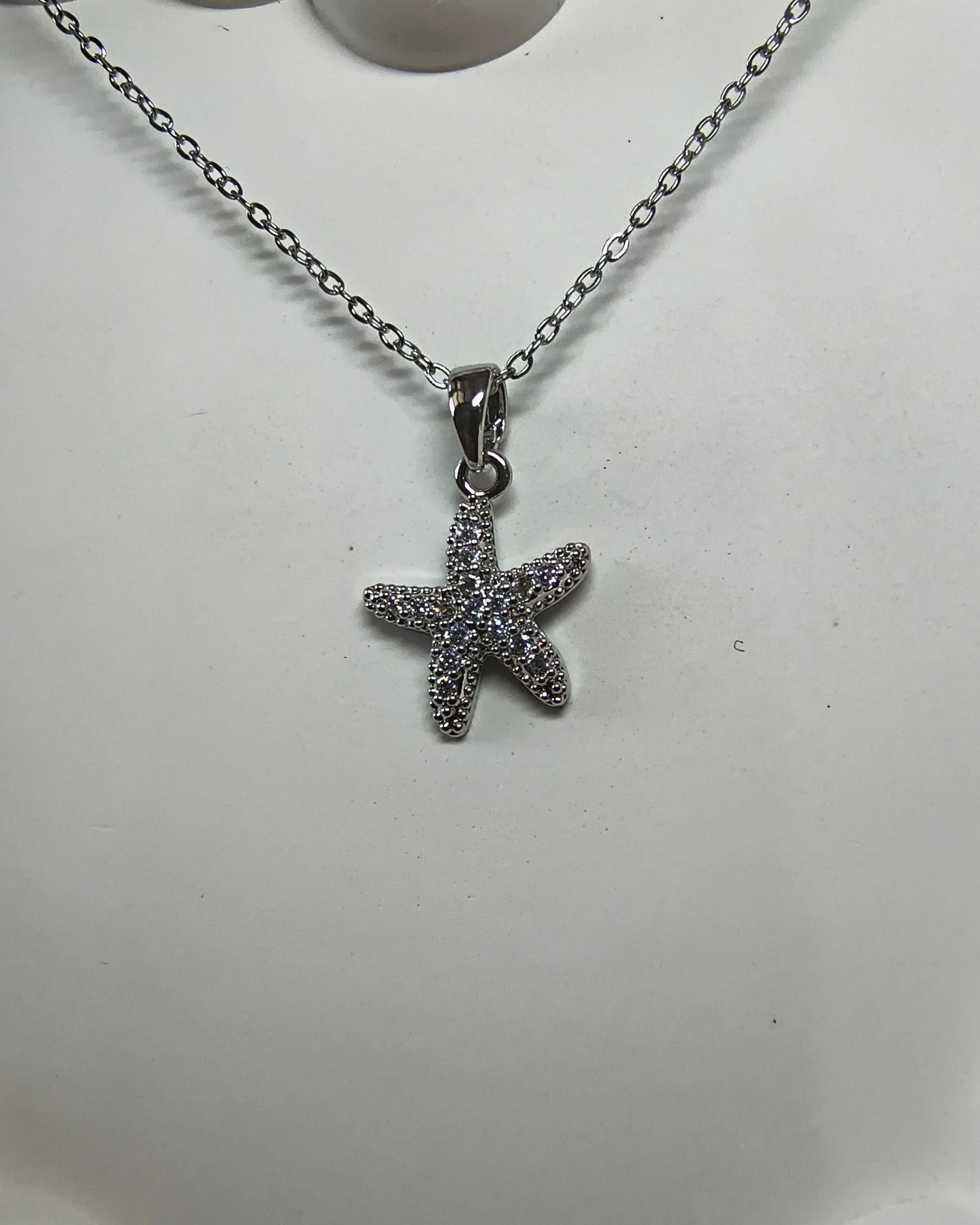 Sparkling starfish pendant necklace (Silver colour)