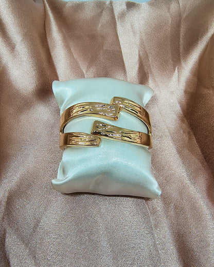 Twisted tide statement kada bracelet