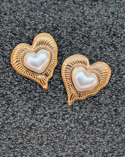 Pearl heart glow stud earrings