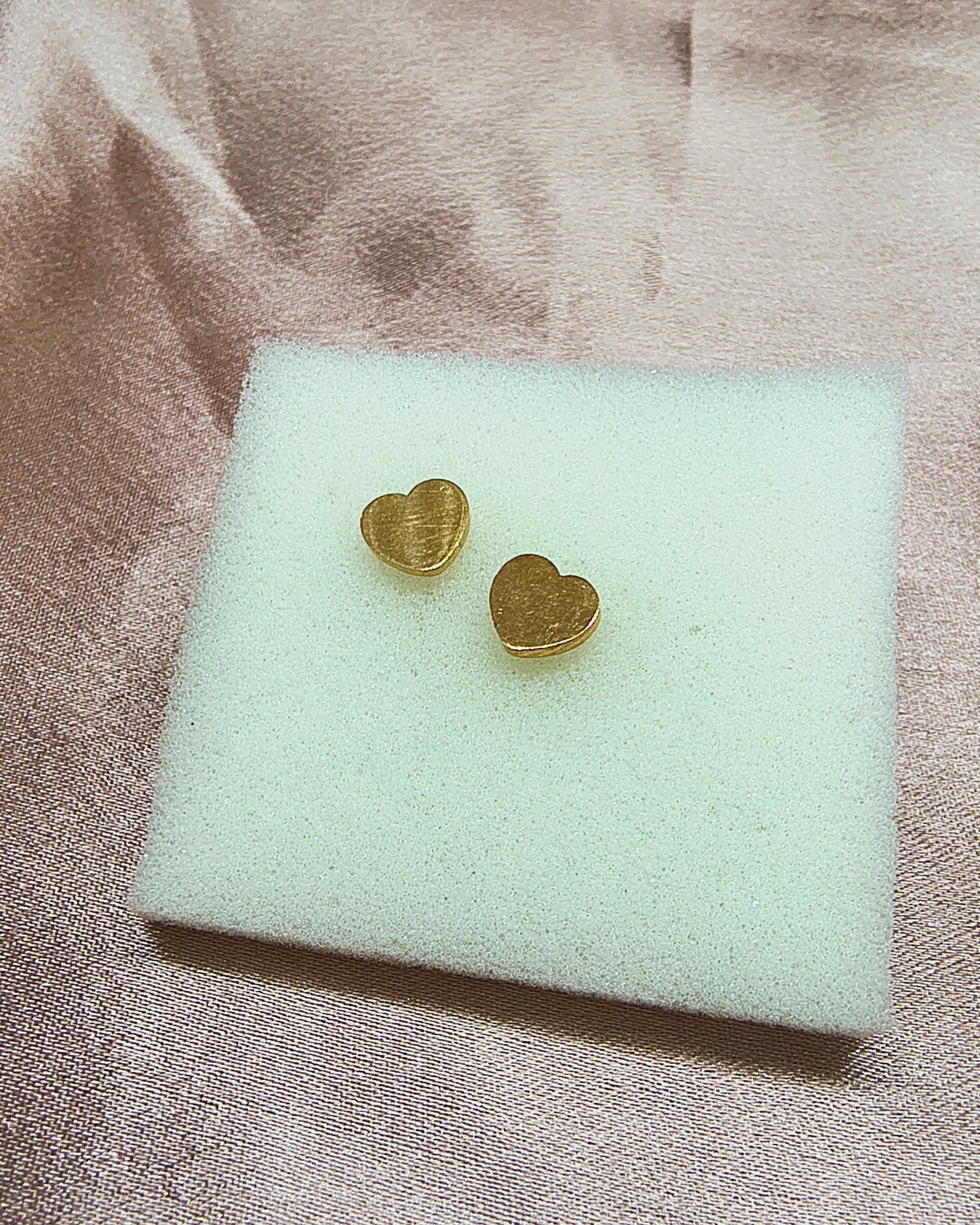 Sweetheart mini stud earrings