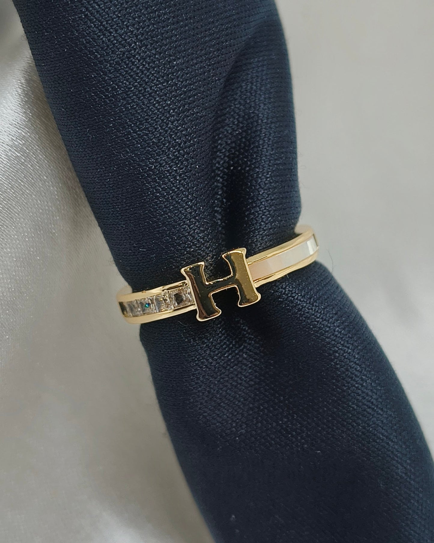 Royal H adjustable ring