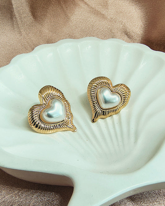 Pearl heart glow stud earrings