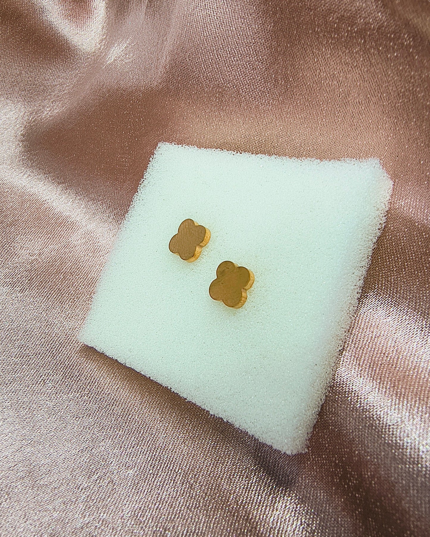 Lucky clover mini stud earrings