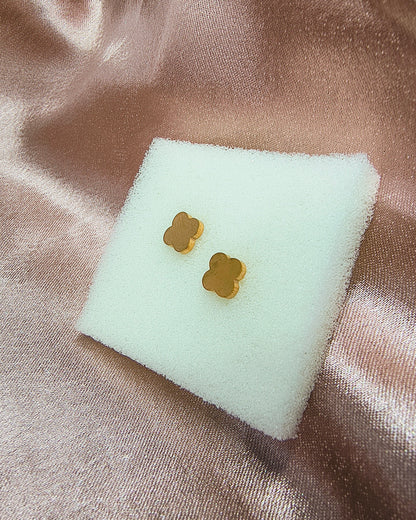 Lucky clover mini stud earrings