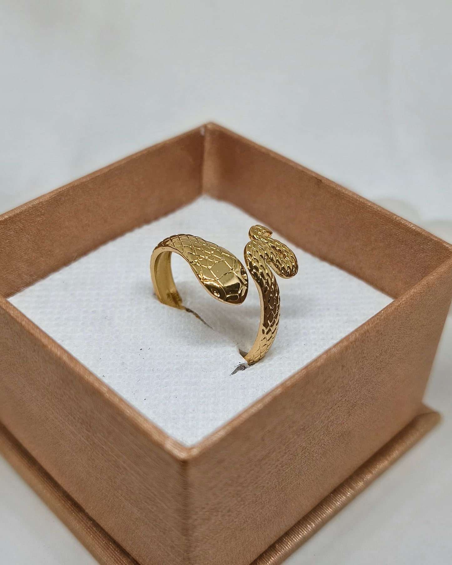 Serpentina statement adjustable ring