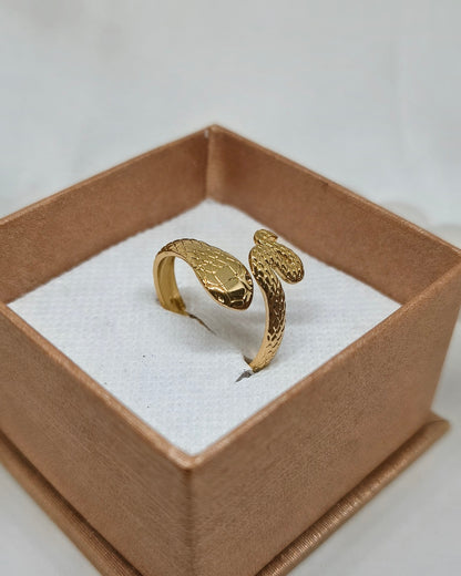Serpentina statement adjustable ring