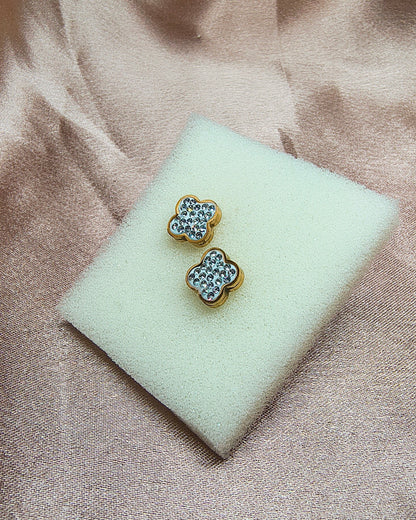 Sparkle clover mini stud earrings