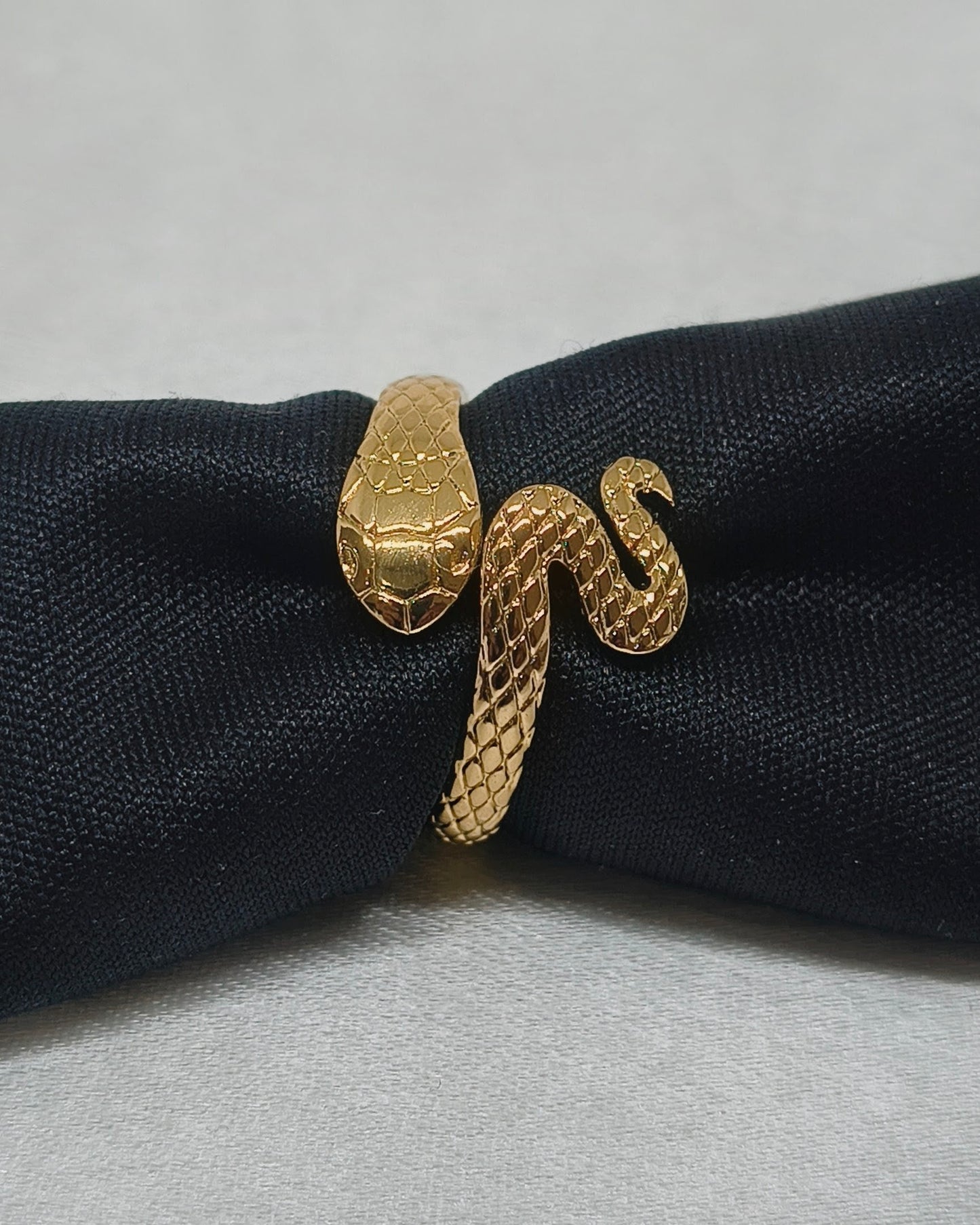 Serpentina statement adjustable ring