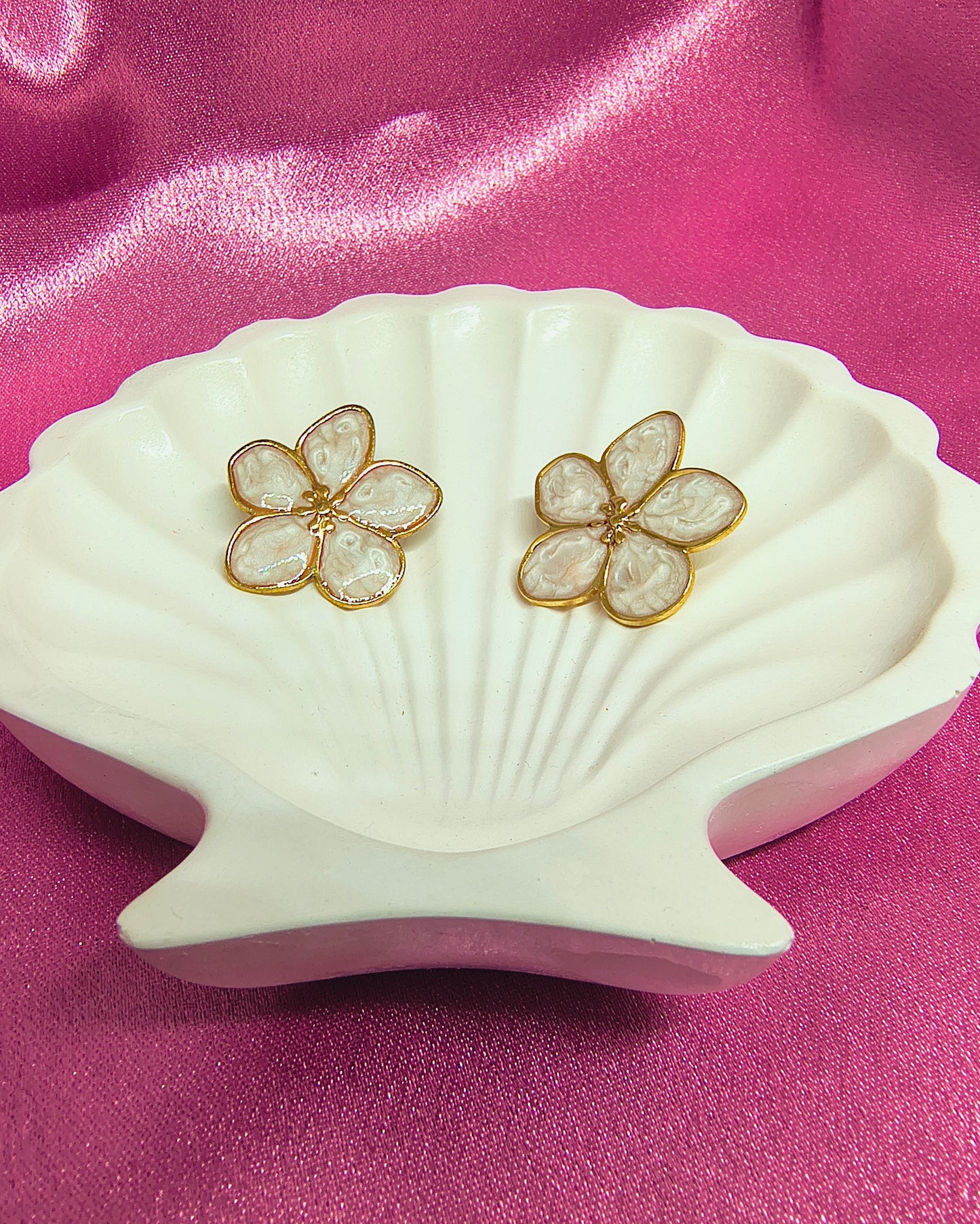 Ivory blush bloom stud earrings