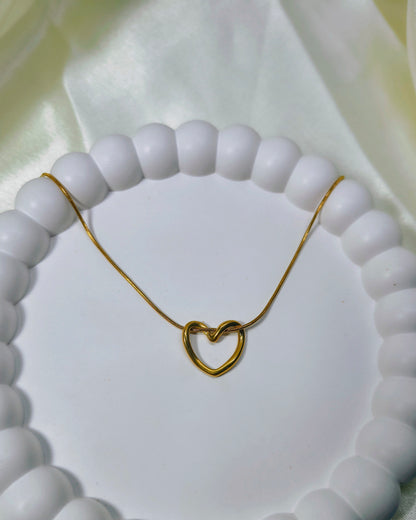 Twisted heart loop pendant necklace