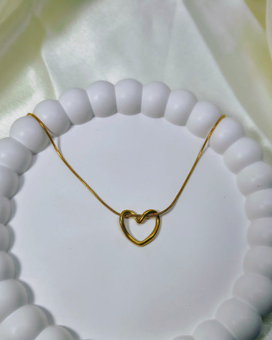 Twisted heart loop pendant necklace