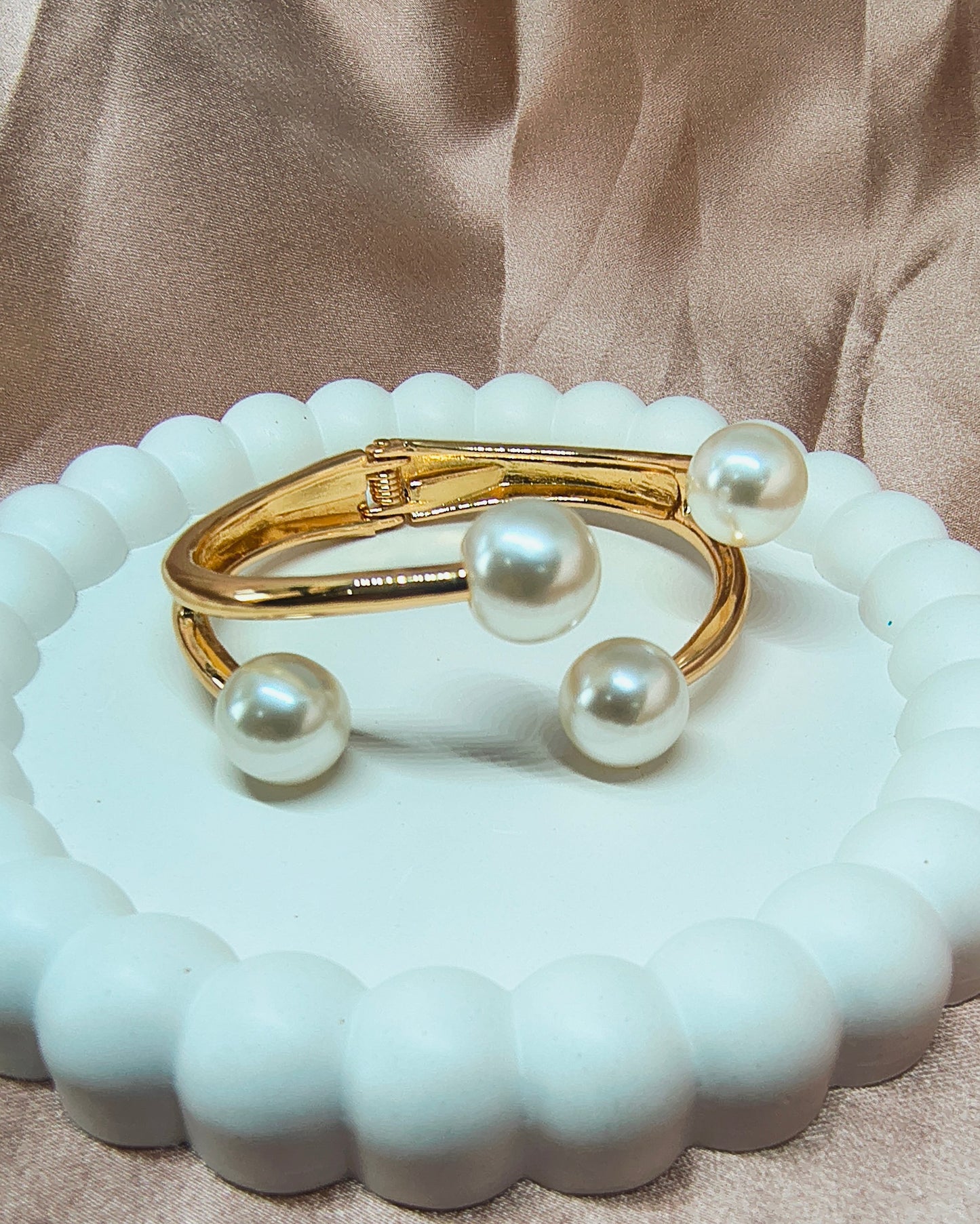 Pearl orbit open kada bracelet