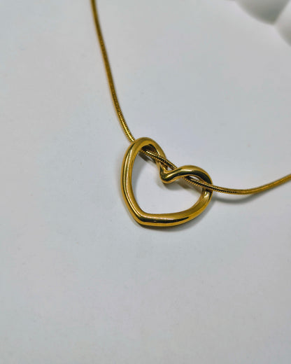 Twisted heart loop pendant necklace