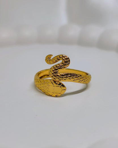 Serpentina statement adjustable ring