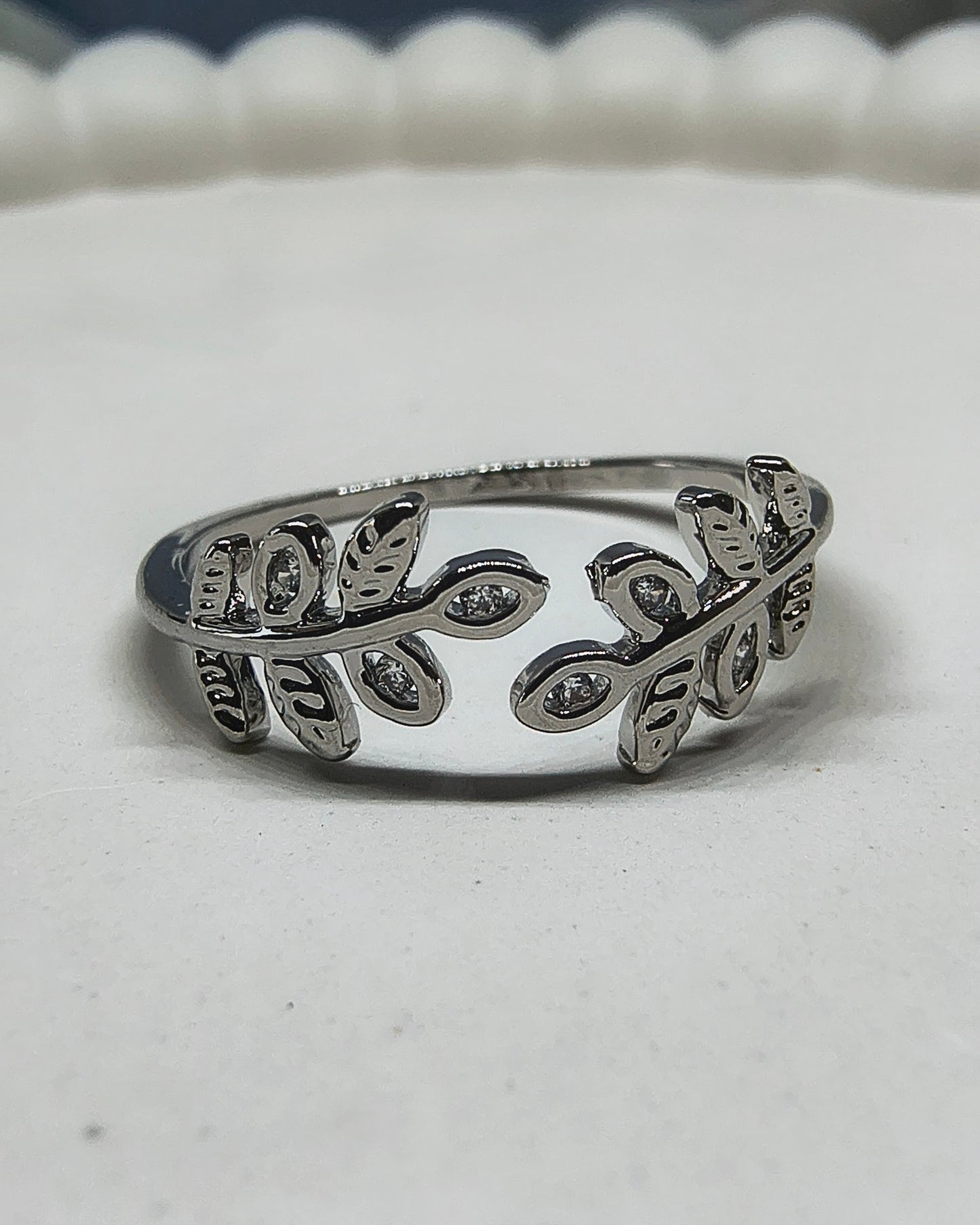 Leaf design adjustable ring (Silver color)