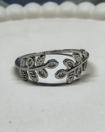 Leaf design adjustable ring (Silver color)