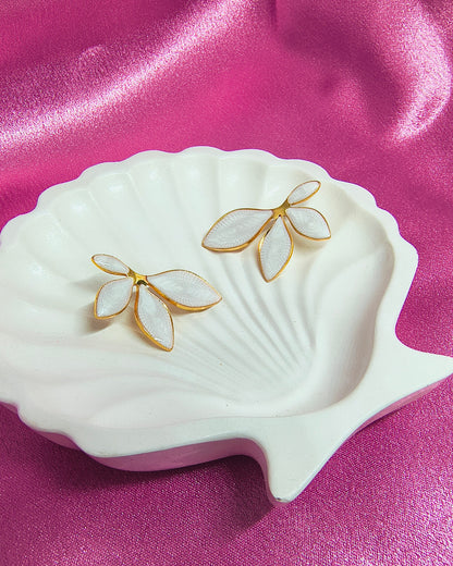 White pearl petals stud earrings