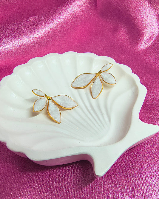 White pearl petals stud earrings