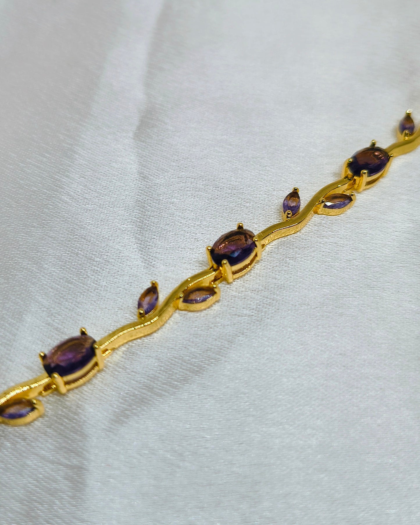Violet bloom tulip bracelet
