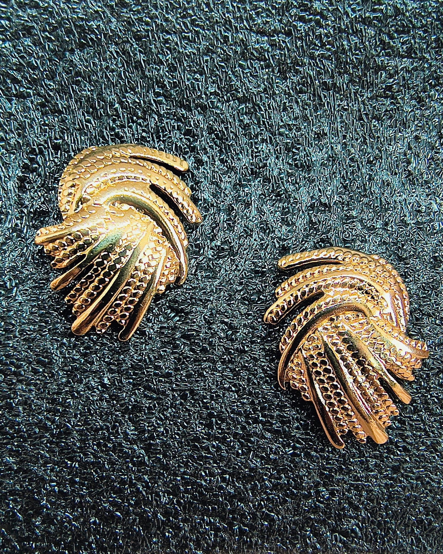 Palm leaf textured stud earrings