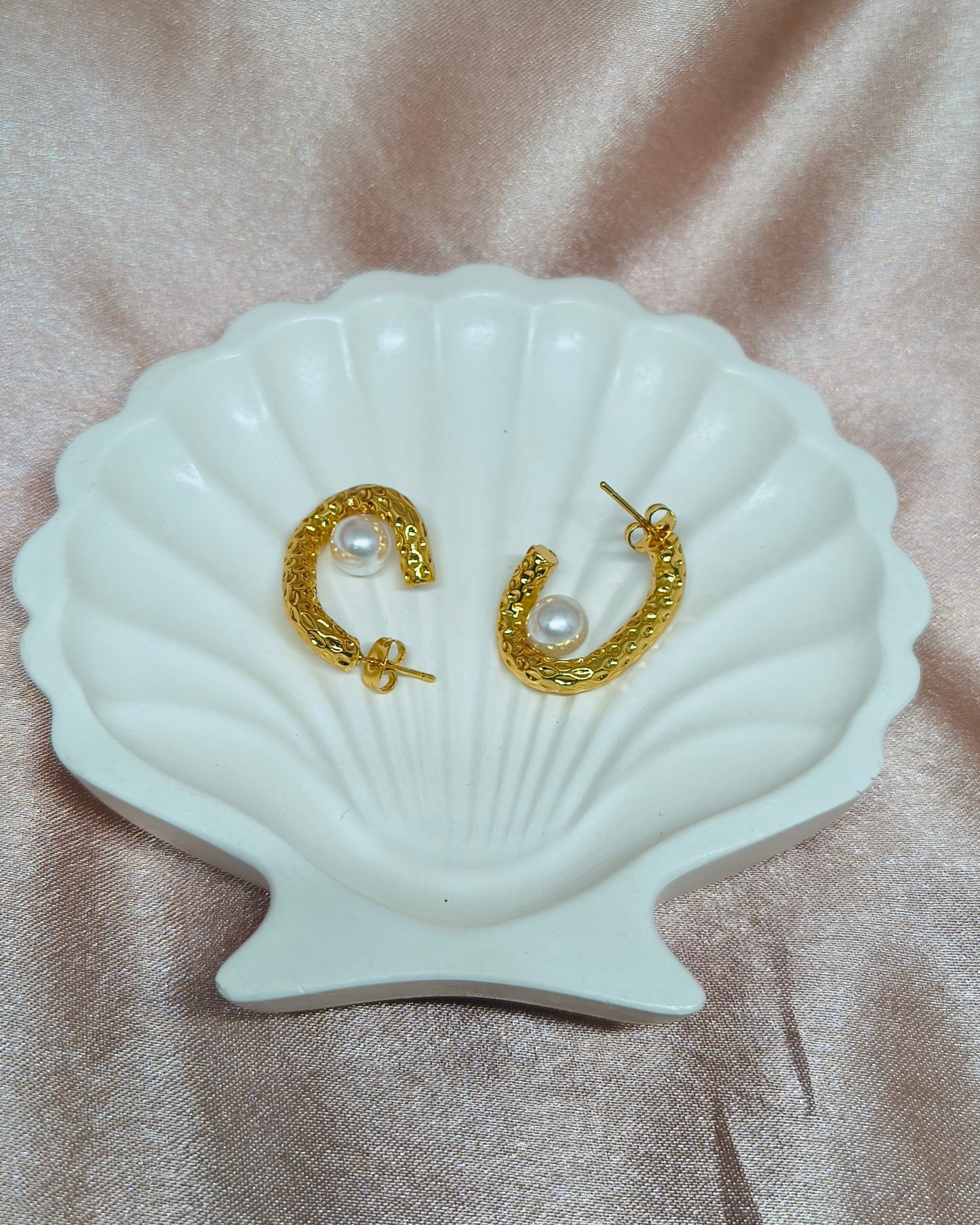 Molten pearl hoop earrings