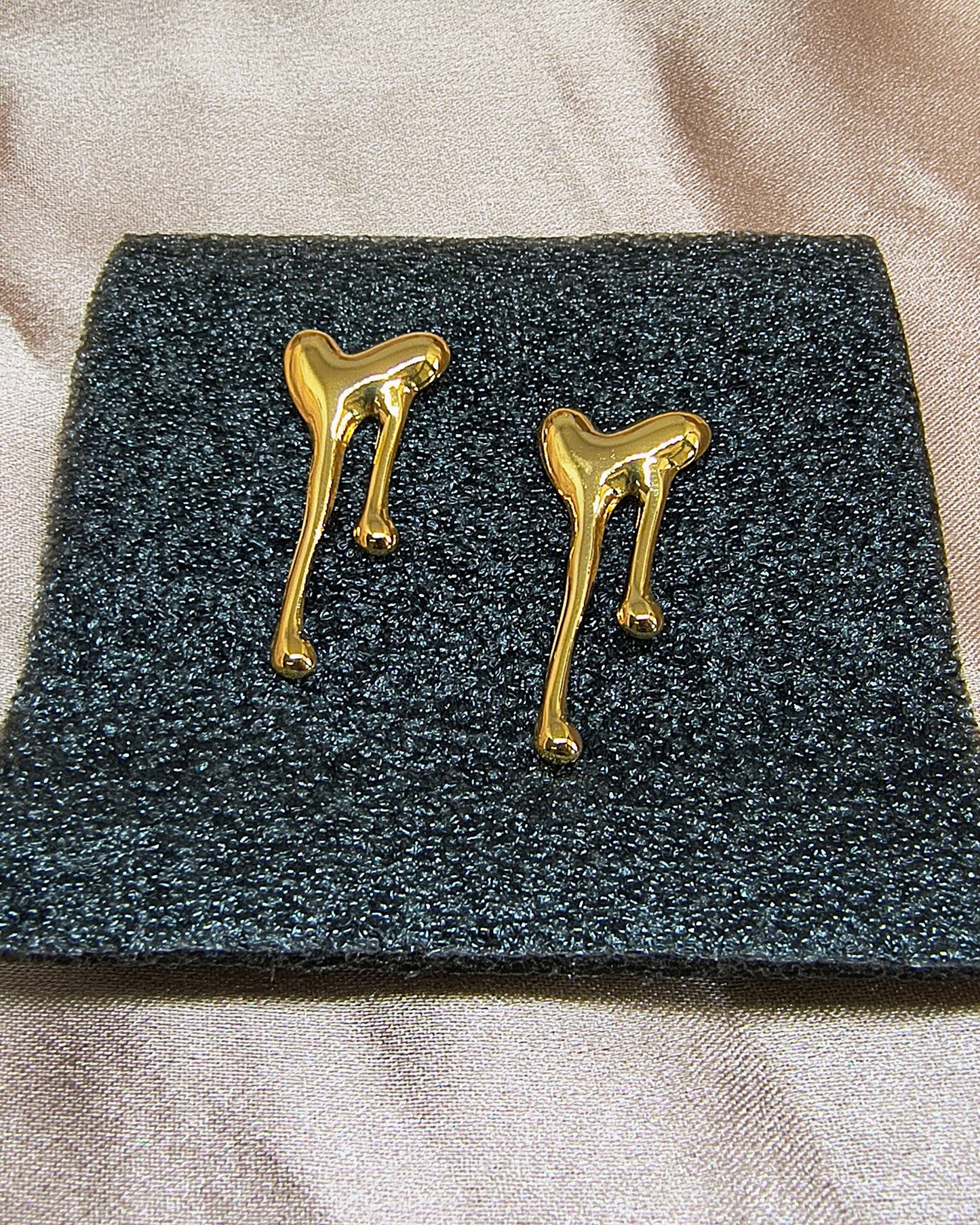 Melting heart stud earrings