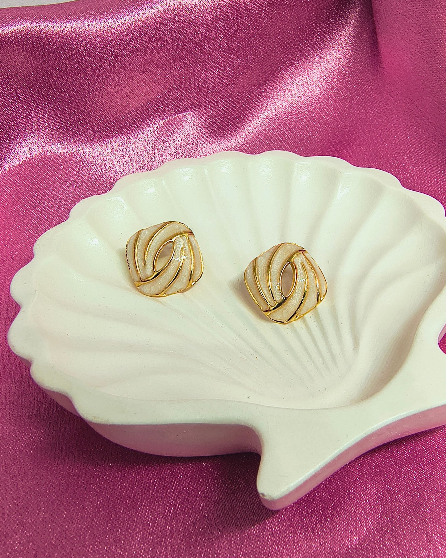 Pearl swirl stud earrings