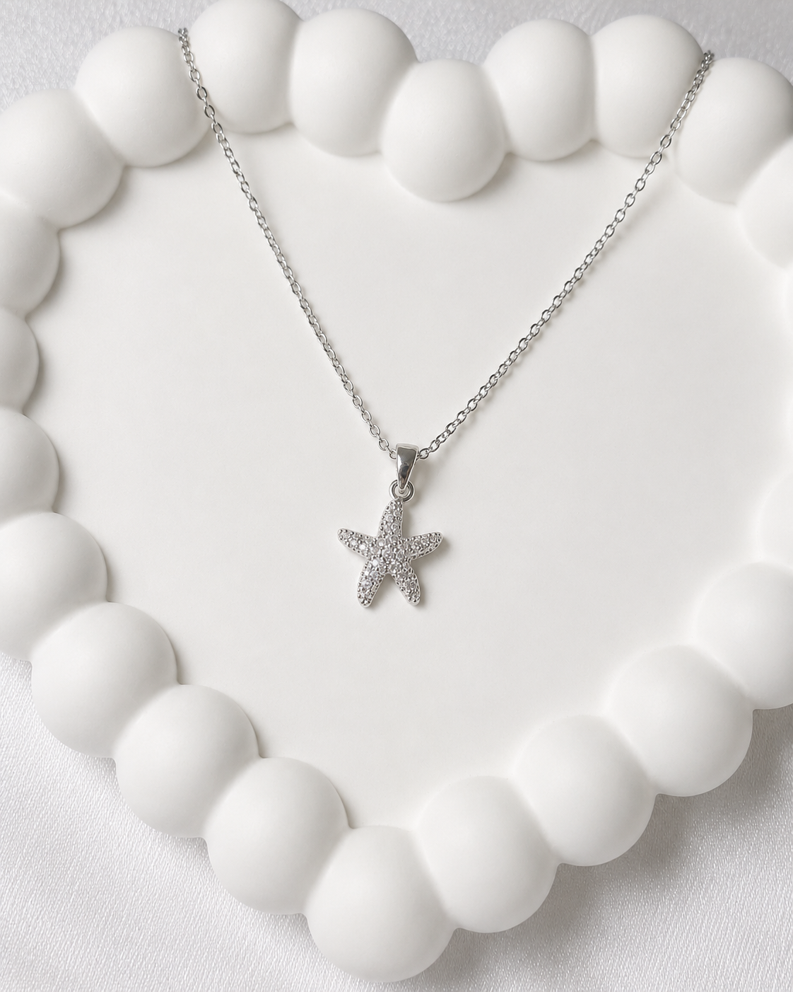 Sparkling starfish pendant necklace (Silver colour)