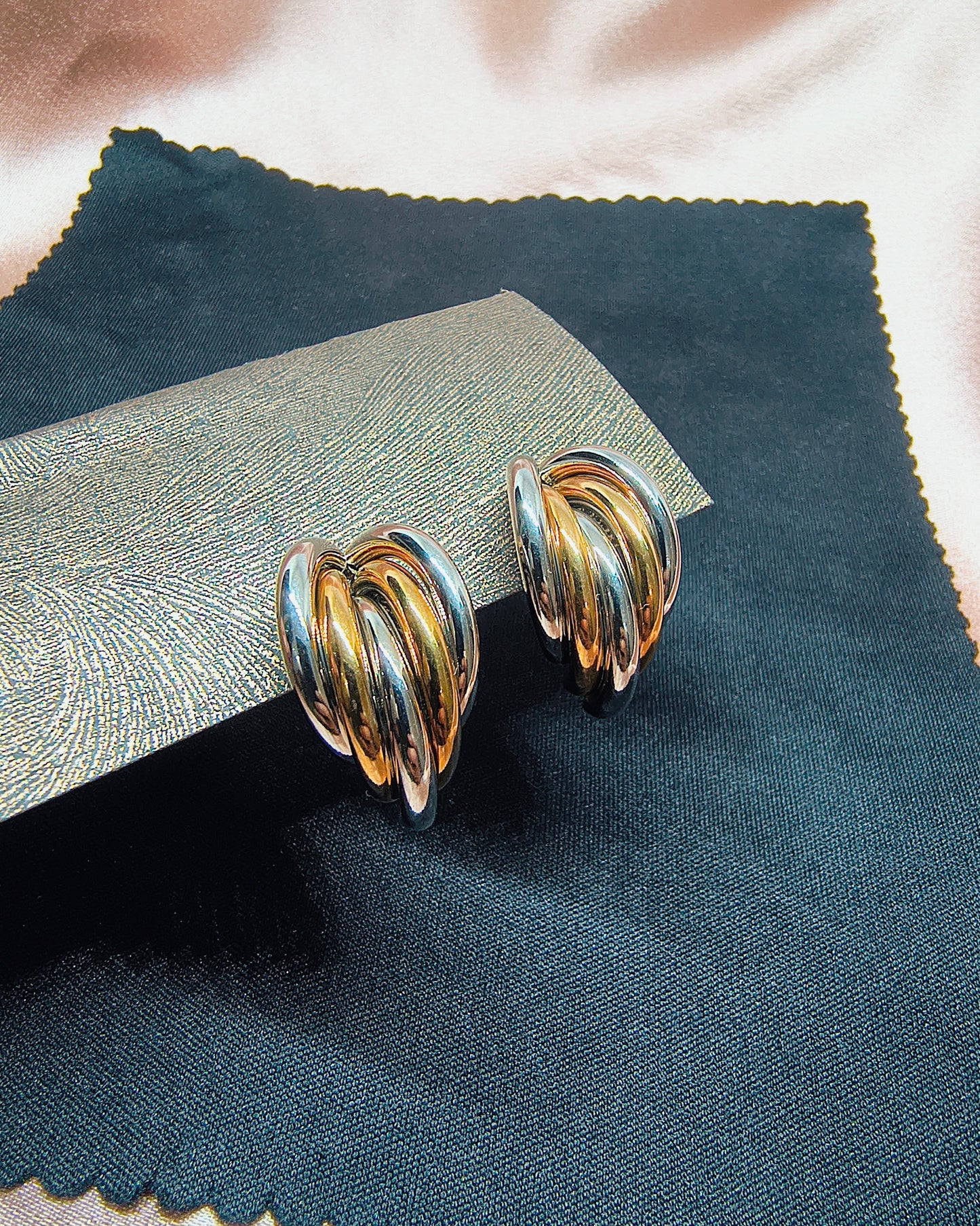 Dual tone swirl hoop earrings