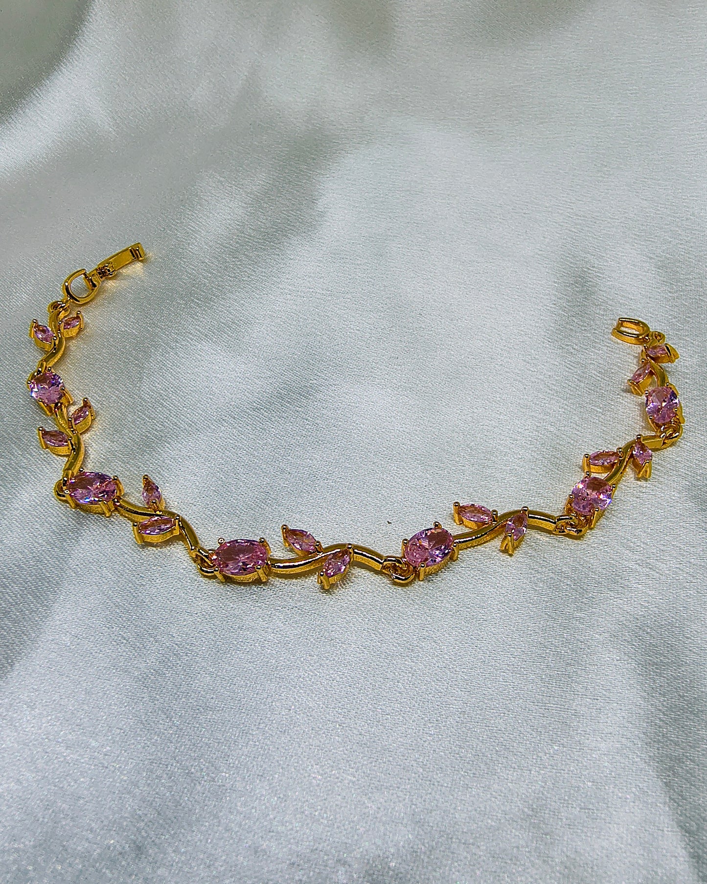 Pink petals tulip bracelet
