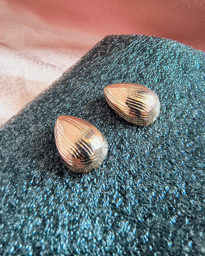Sculpted teardrop stud earrings