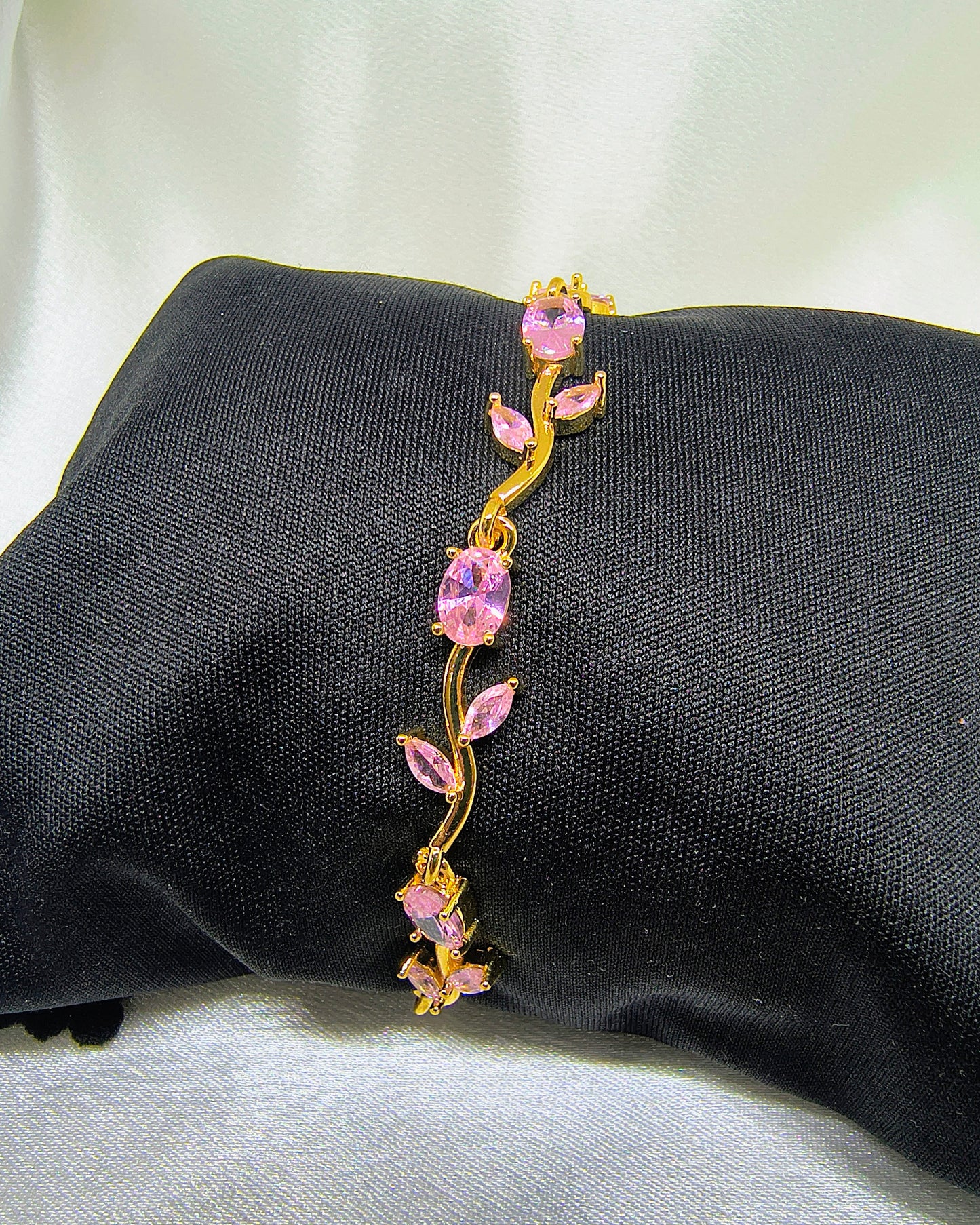 Pink petals tulip bracelet