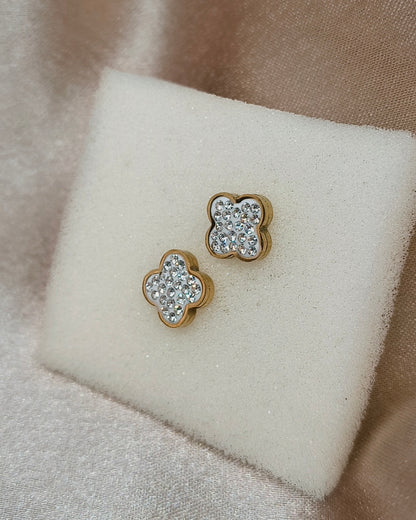 Sparkle clover mini stud earrings