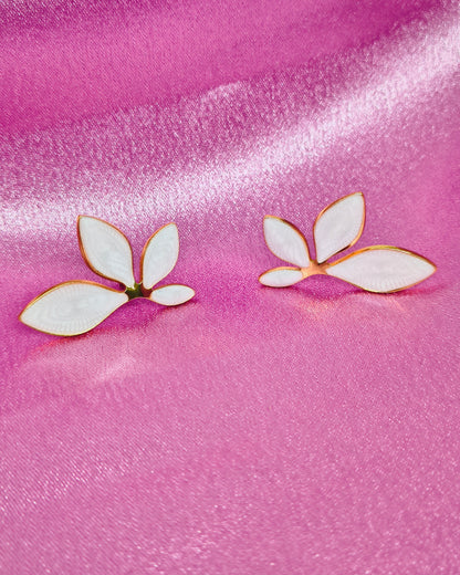 White pearl petals stud earrings
